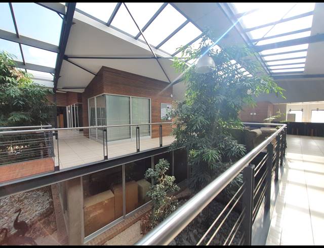 1,290M² OFFICE TO LET IN ACTIVIA PARK